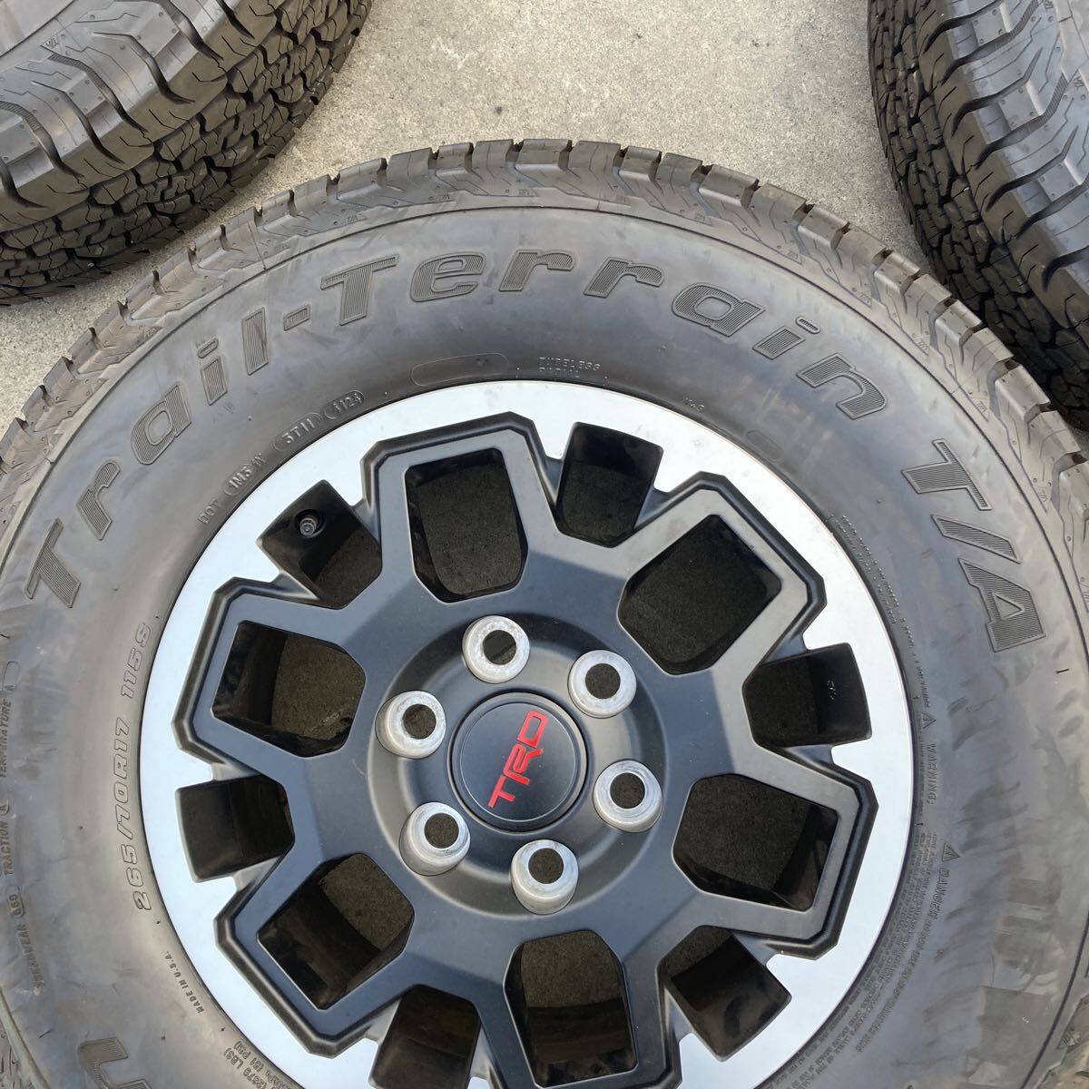 新型タコマ　純正　タイヤ　ホイール　新車外し　265/70Ｒ17　TRD　オフロード　Toyota Tacoma　2024モデル_画像7
