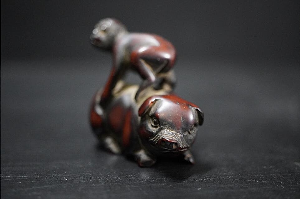 D5841-1 старый netsuke дерево гравюра [ свинья . ездить .] старый netsuke . предмет 