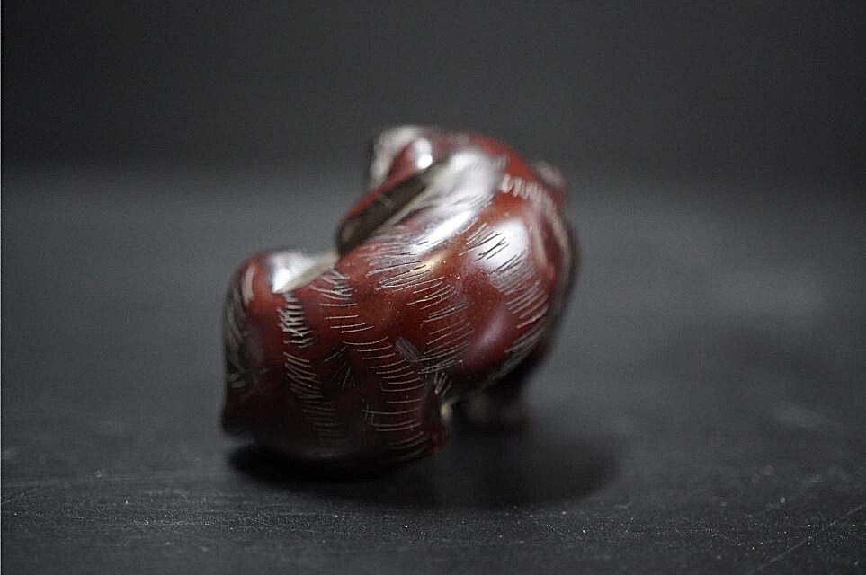 D5841-2 старый netsuke дерево гравюра [..] старый netsuke . предмет 