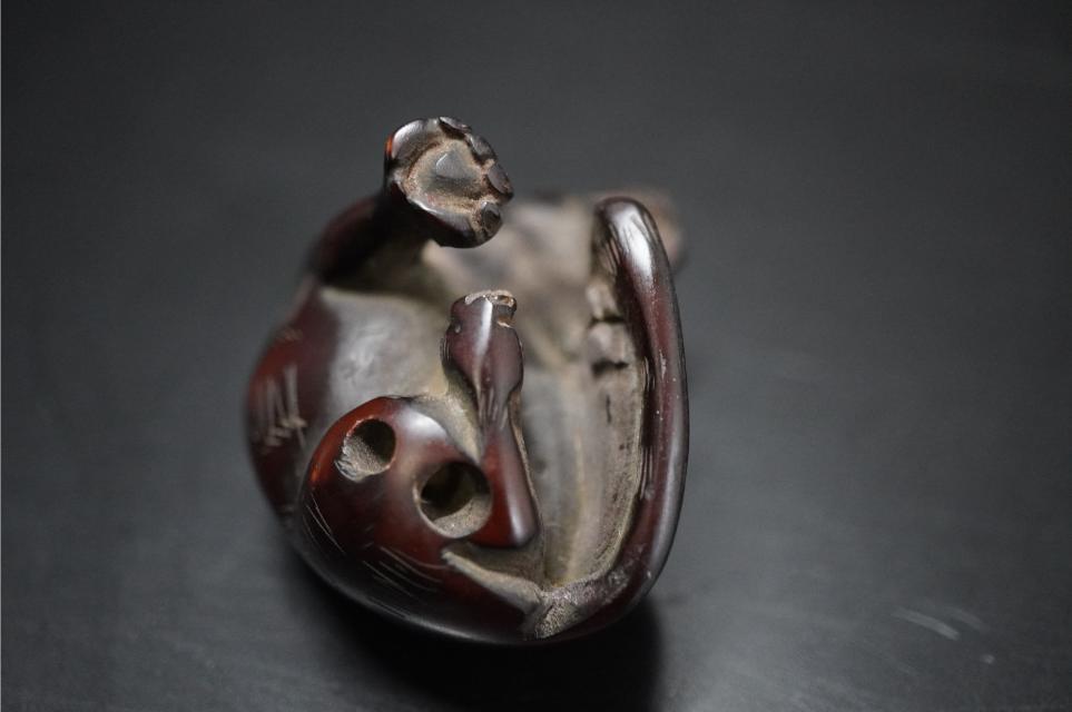 D5841-2 старый netsuke дерево гравюра [..] старый netsuke . предмет 