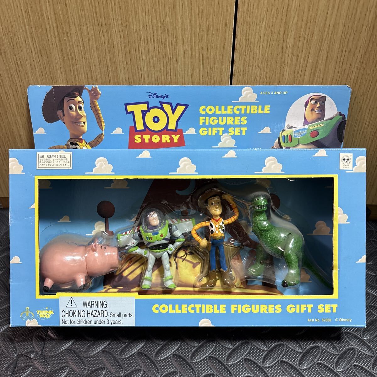 【本体未使用・箱劣化あり】トイ・ストーリー コレクタブルフィギュアギフトセット TOY STORY COLLECTIBLE FIGURES GIFT SET_画像1