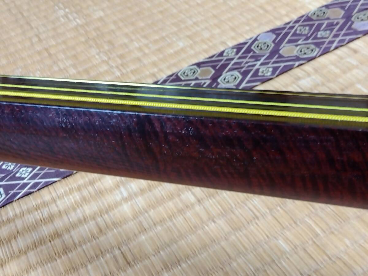 最高級 紅木製 金細 津軽三味線 段溝仕立て 子持ち綾杉胴 トチ多数有り 中古美品 皮張りたて_画像3