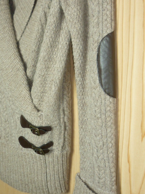 D'34★美品★EPOCA(エポカ)4.8万円・サイズ40【ベージュ色・脇ベルト付きニット】★商品詳細は記載文を・・_画像3