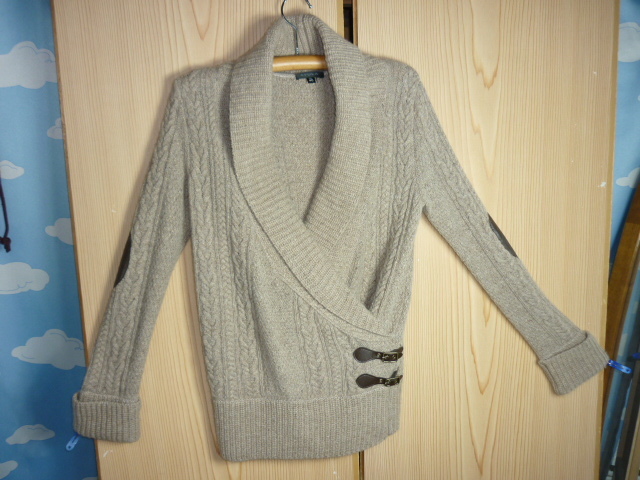 D'34★美品★EPOCA(エポカ)4.8万円・サイズ40【ベージュ色・脇ベルト付きニット】★商品詳細は記載文を・・_画像1