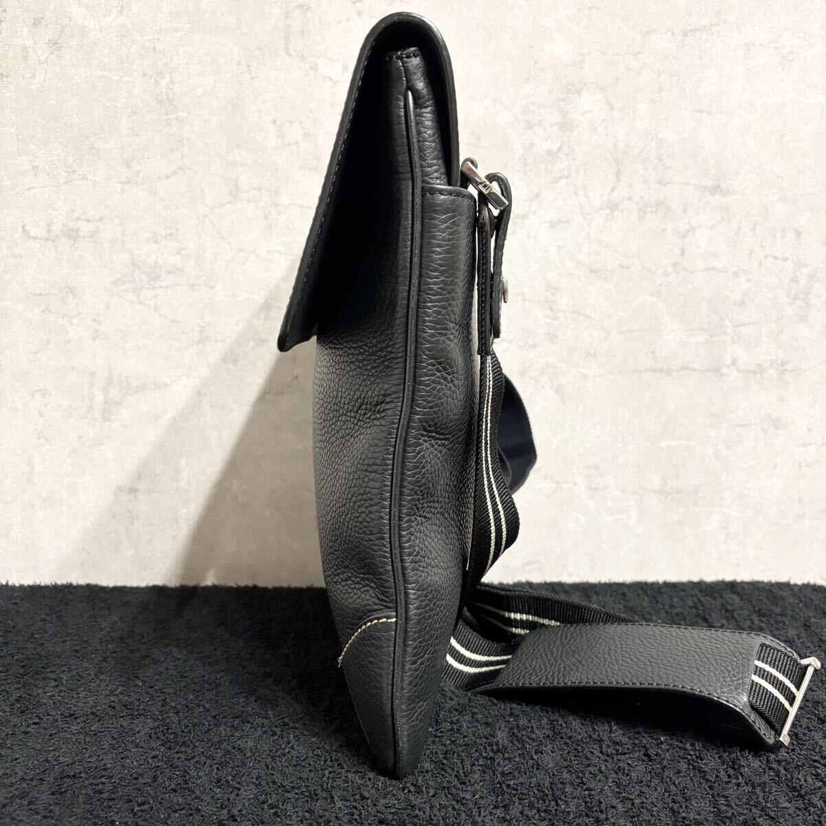 1円スタート 極美品 dunhill ダンヒル ブラック レザー ショルダーバッグ サコッシュ 黒_画像6