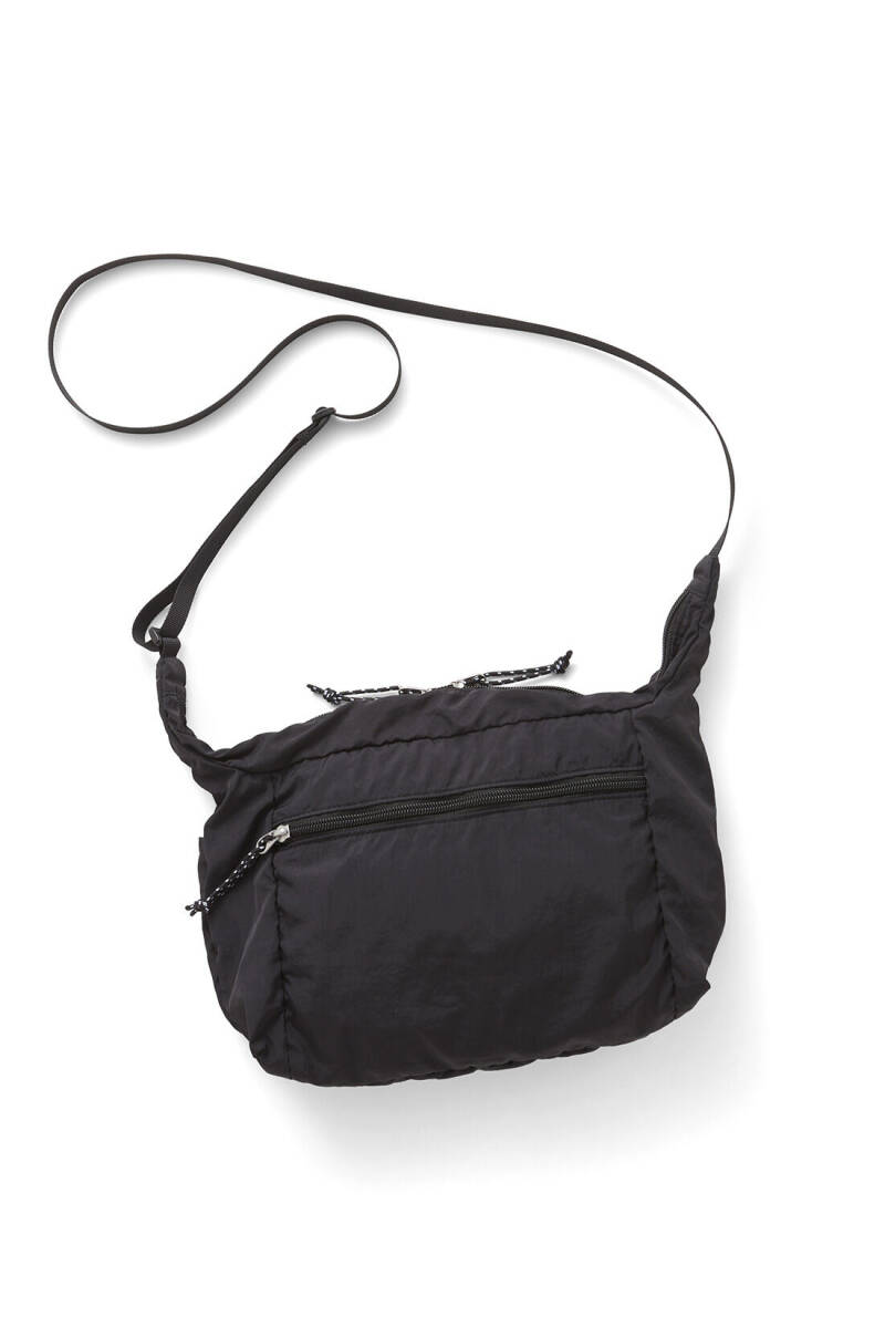 ■■フェリシモ■■１回使用・美品　リブインコンフォートはまじとコラボ日常も旅行にも絶対使える 撥水薄軽ショルダーバッグ（ブラック）_画像2