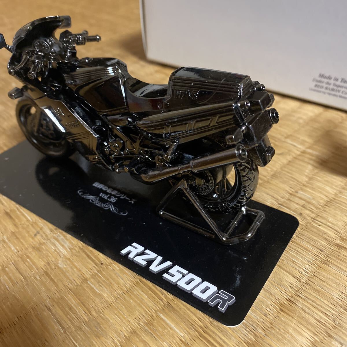 世界の名車シリーズ レッドバロン　RSV500R と　GT380_画像2