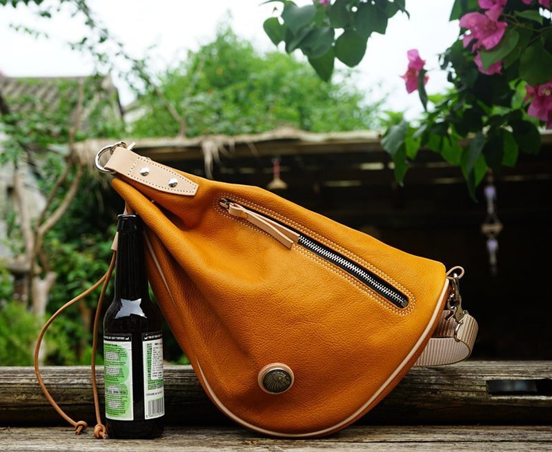 注目コラボ★メンズバッグ 本革 ボディバッグ ワンショルダーバッグ 斜めがけ 肩掛け 牛革 シュリンクレザー ブラック ロップ型_画像2