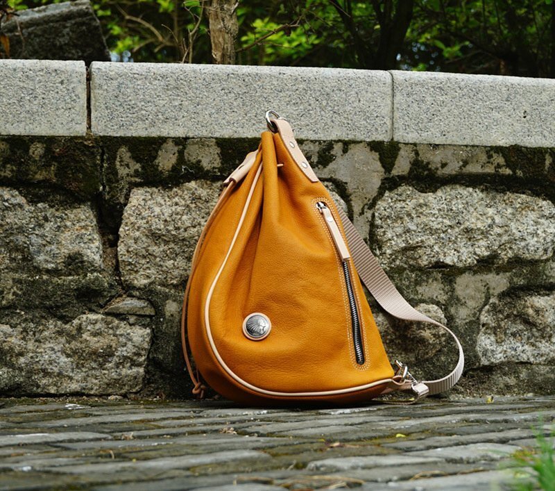 注目コラボ★メンズバッグ 本革 ボディバッグ ワンショルダーバッグ 斜めがけ 肩掛け 牛革 シュリンクレザー ブラック ロップ型_画像4