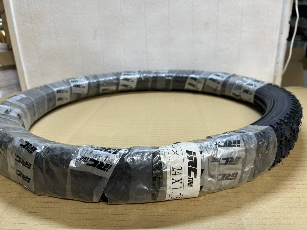 X433/未使用 IRC (アイアールシー) 自転車 タイヤ 24×1.75 2本セット まとめ売り_画像1