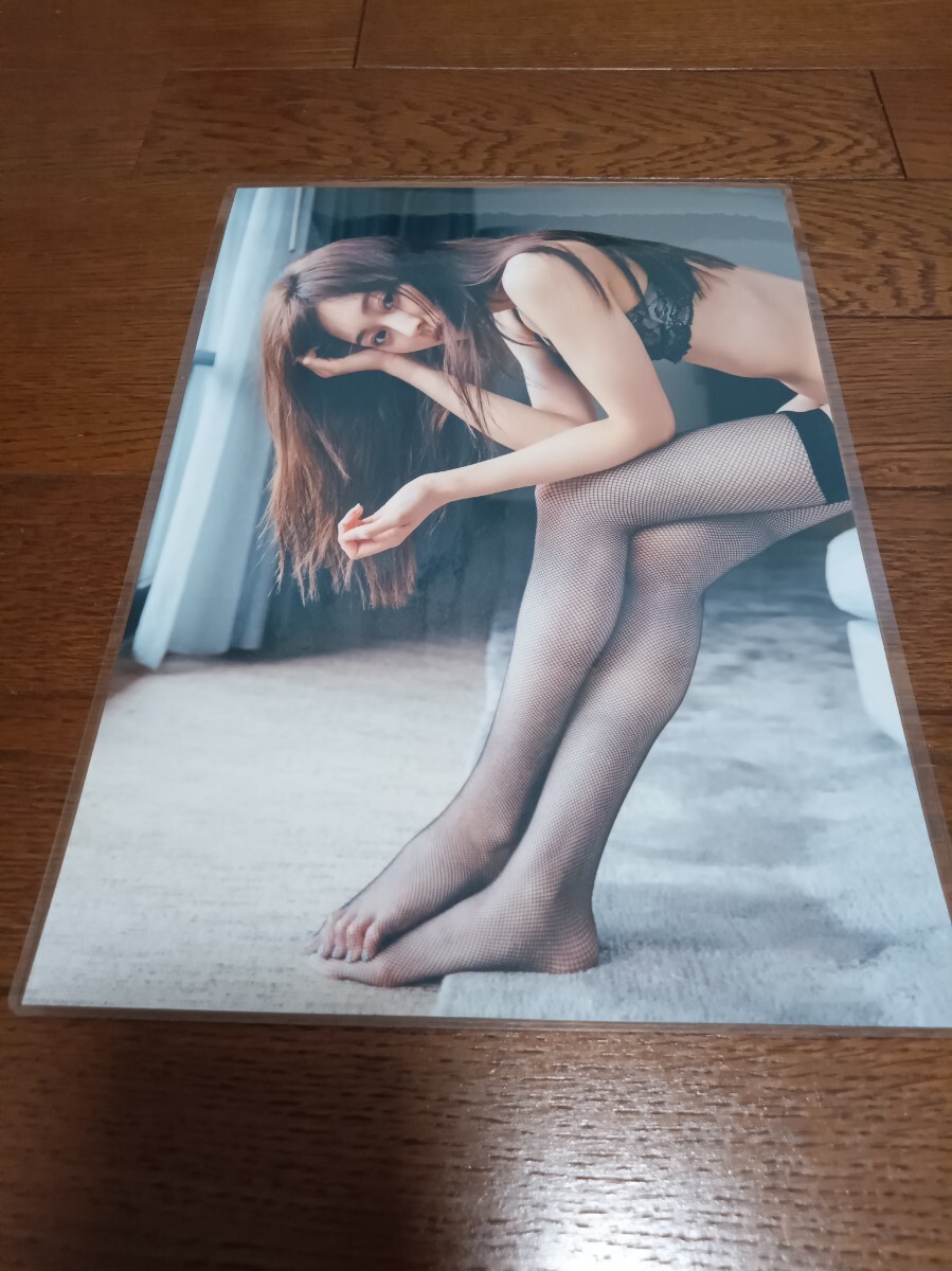 ★厚手ラミネート加工 150μ 切り抜き★ 梅澤美波 乃木坂46 6ページ ランジェリー 下着姿 A4サイズ 4_画像2