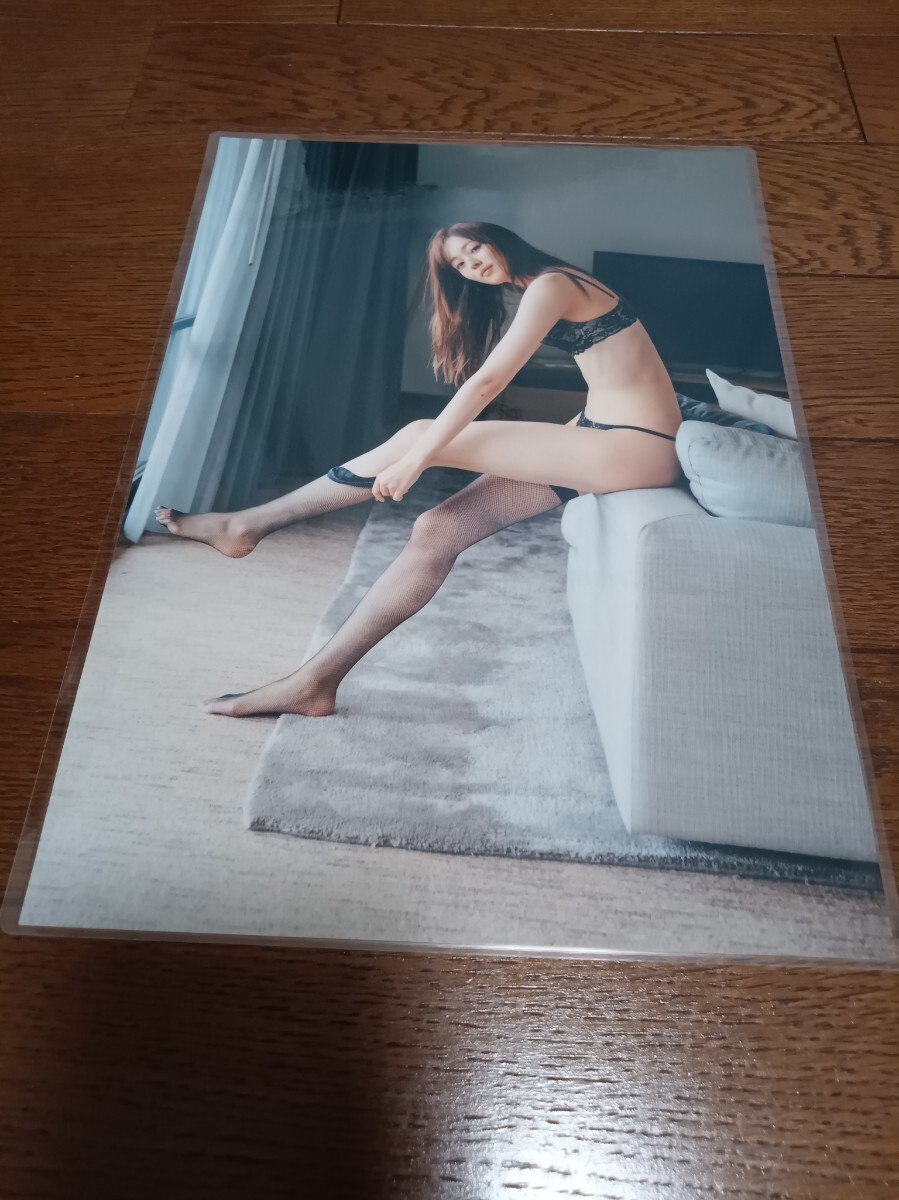 ★厚手ラミネート加工 150μ 切り抜き★ 梅澤美波 乃木坂46 6ページ ランジェリー 下着姿 A4サイズ 4_画像3