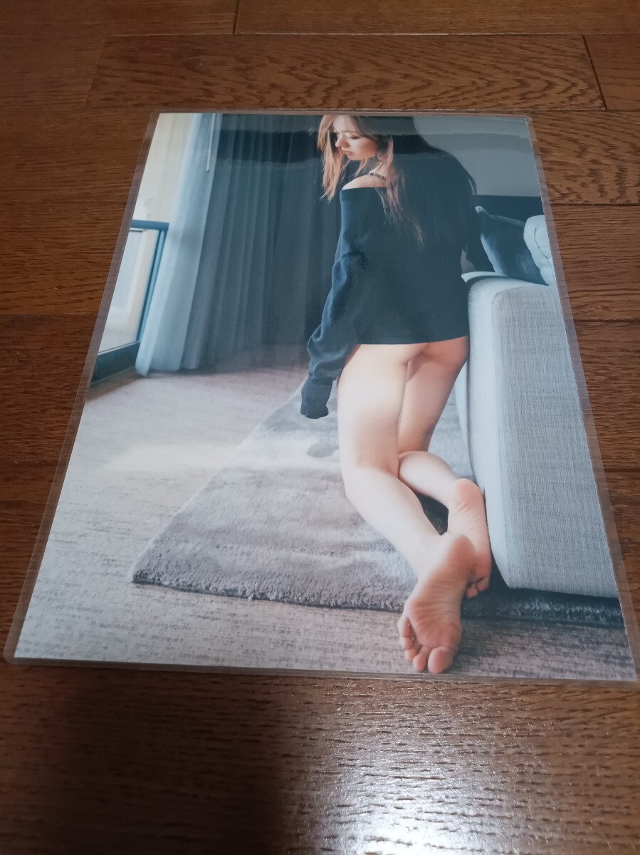 ★厚手ラミネート加工 150μ 切り抜き★ 梅澤美波 乃木坂46 6ページ ランジェリー 下着姿 A4サイズ 4_画像4