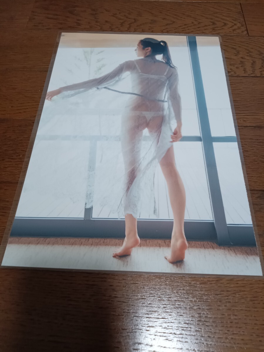 ★厚手ラミネート加工 150μ 切り抜き★ 梅澤美波 乃木坂46 6ページ ランジェリー 下着姿 A4サイズ 7_画像2