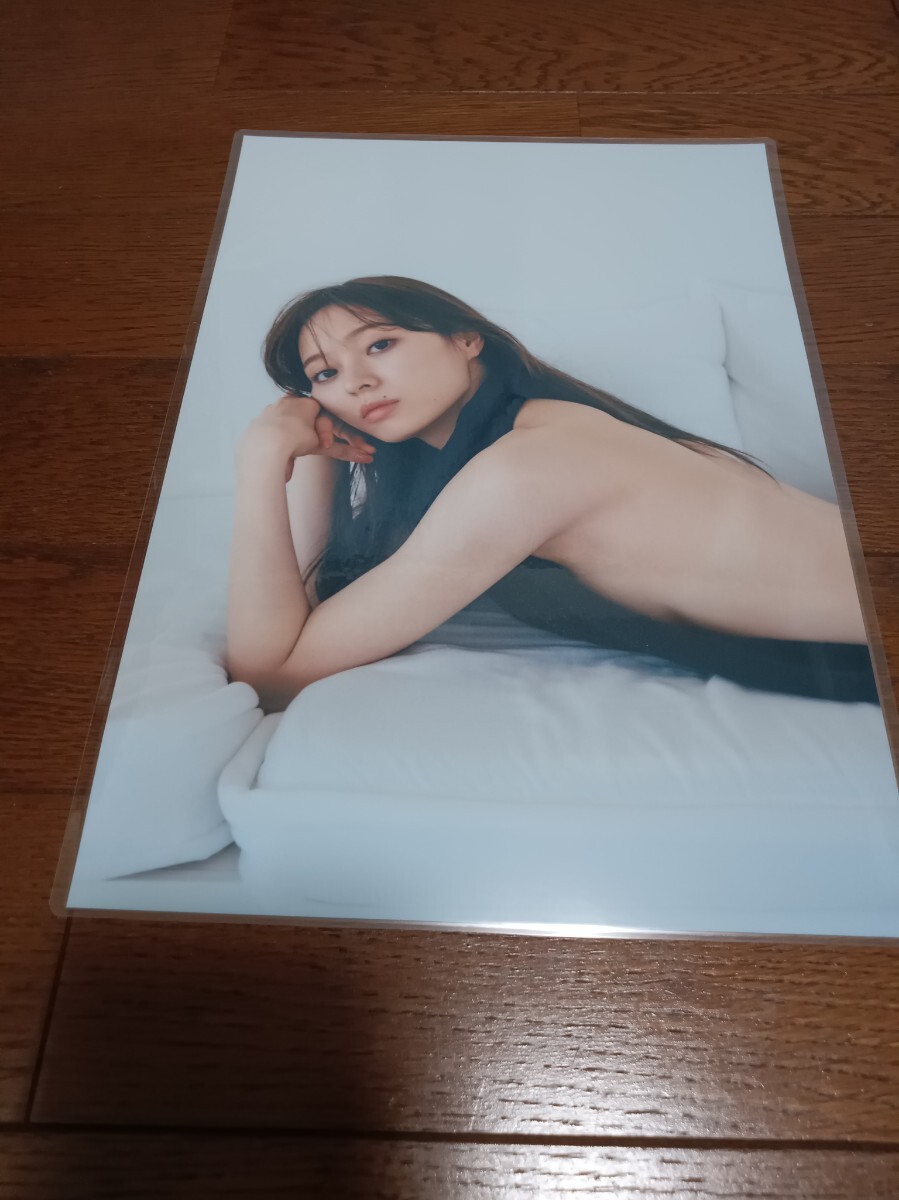 ★厚手ラミネート加工 150μ 切り抜き★ 梅澤美波 乃木坂46 8ページ A4サイズ 10_画像2