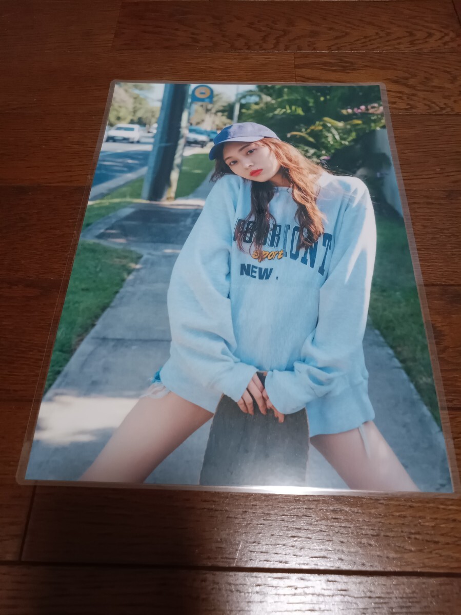 ★厚手ラミネート加工 150μ 切り抜き★ 梅澤美波 乃木坂46 8ページ A4サイズ 10_画像6