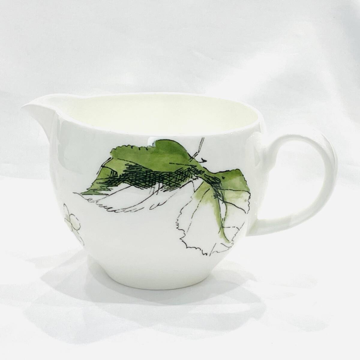 1円～★Wedgwood ウェッジウッド Vera Wang ヴェラ・ウォ フローラルリーフ ミルクジャグ ボーンチャイナ 洋食器 Y511-2_画像1
