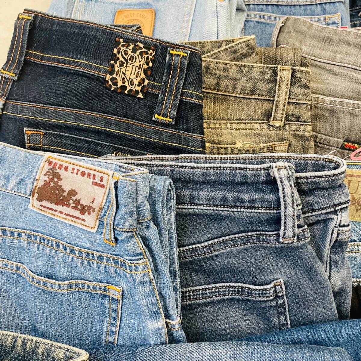1円～★【35本】デニム まとめ 大量セット EDWIN Levi's GUESS ARMANI メンズ レディース Y511-16_画像4