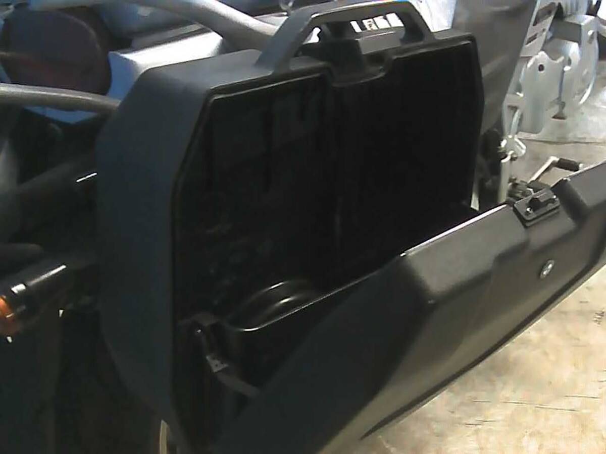 BMW F650CS серебряный техосмотр "shaken" осталось 9/7 месяц двигатель старт анимация техосмотр "shaken" осталось .... полцены рассылка акция ограничение текущее состояние доставка прочие расходы Y0- Yokohama P-Yard 045-507-6300