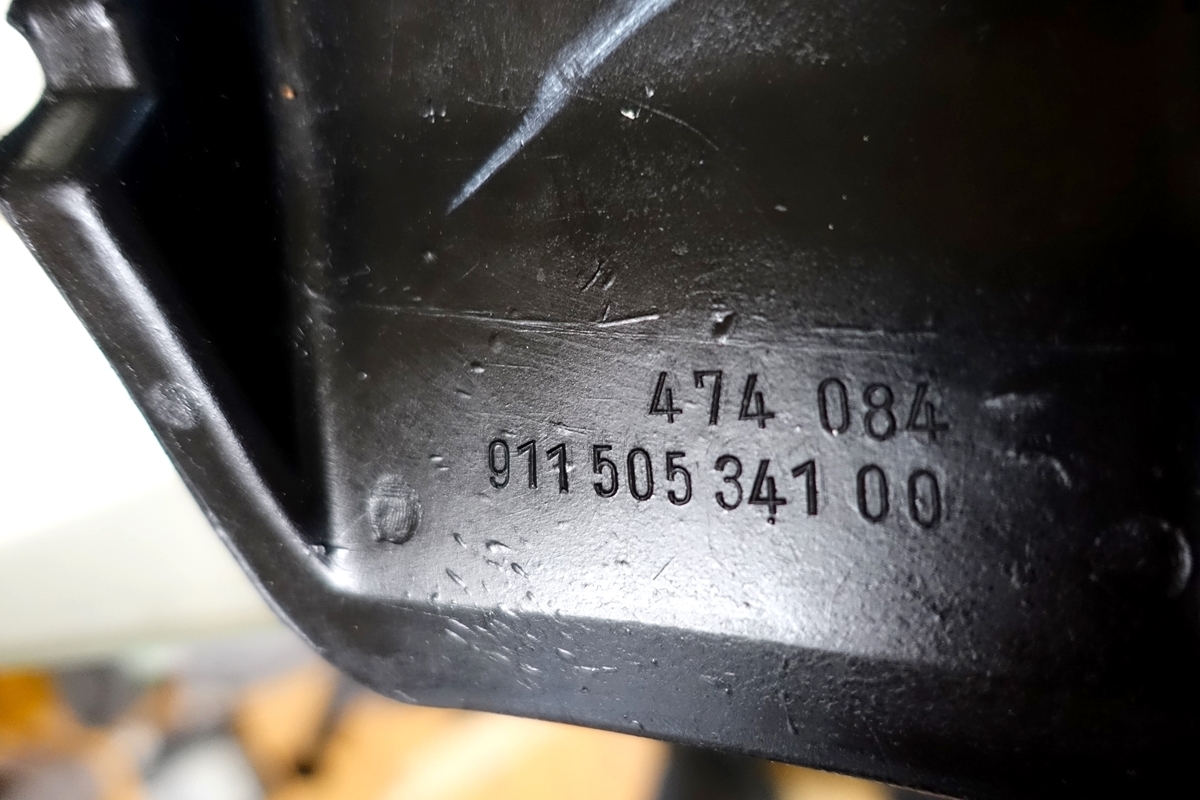 80%OFF ポルシェ　911　リア　オーバライダー　当時　純正　新品　販売終了品　運転席側　91150534100　1974～1983　74カレラ　75カレラも_画像4