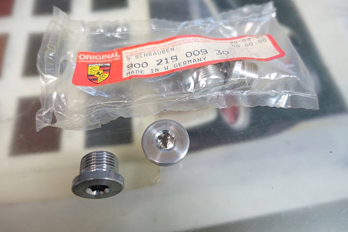 激安 ポルシェ 純正 ドレイン アルミ プラグ 90021900930 1個の値段 ナロー 2.7 3.0 3.2 3.3 964 993 997 Boxter 他_画像1