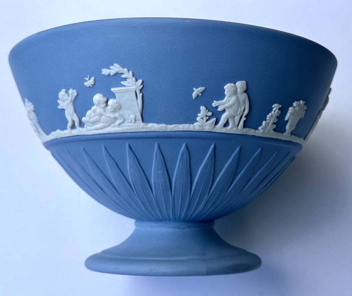 【レア/希少品】WEDGWOOD　ウエッジウッド　ジャスパー　脚付ボール　箱付き_画像1