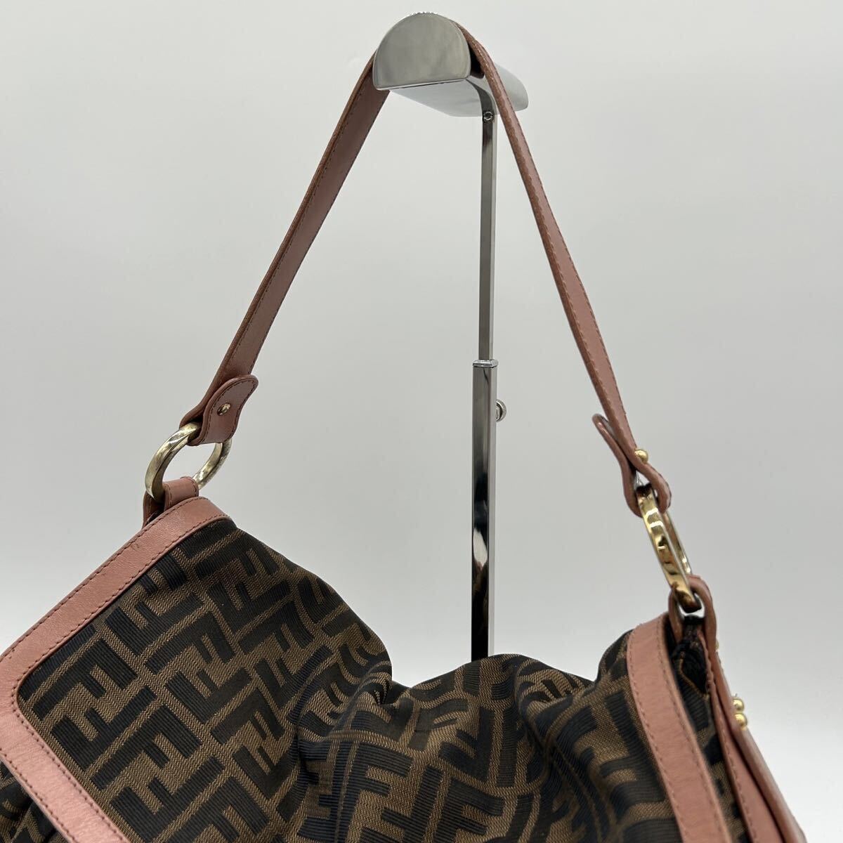 1円 ◆美品◆ FENDI フェンディ シェフバッグ ショルダーバッグ ハンドバッグ FF ズッカ柄 レザー キャンバス ブラウン 大容量 肩掛け_画像2