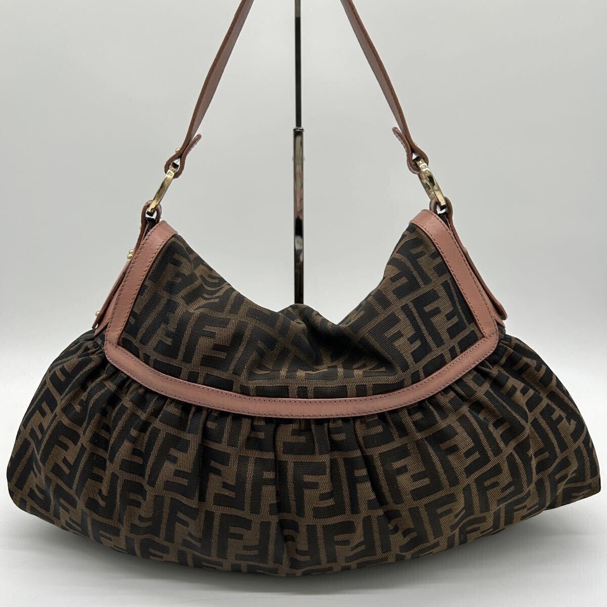 1円 ◆美品◆ FENDI フェンディ シェフバッグ ショルダーバッグ ハンドバッグ FF ズッカ柄 レザー キャンバス ブラウン 大容量 肩掛け_画像4