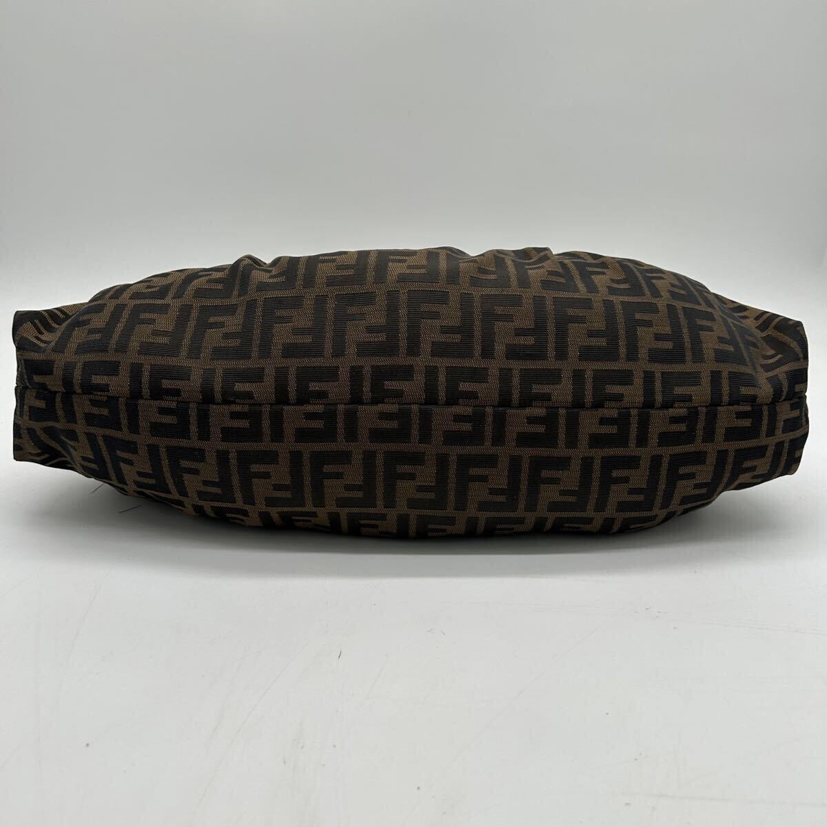 1円 ◆美品◆ FENDI フェンディ シェフバッグ ショルダーバッグ ハンドバッグ FF ズッカ柄 レザー キャンバス ブラウン 大容量 肩掛け_画像7