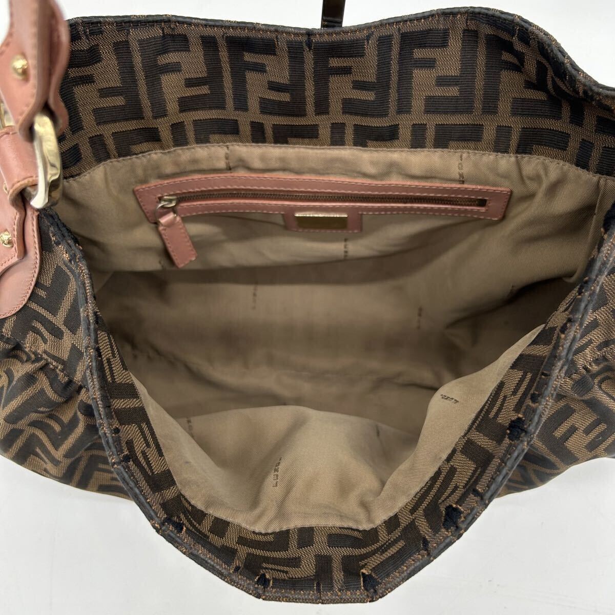 1円 ◆美品◆ FENDI フェンディ シェフバッグ ショルダーバッグ ハンドバッグ FF ズッカ柄 レザー キャンバス ブラウン 大容量 肩掛け_画像9