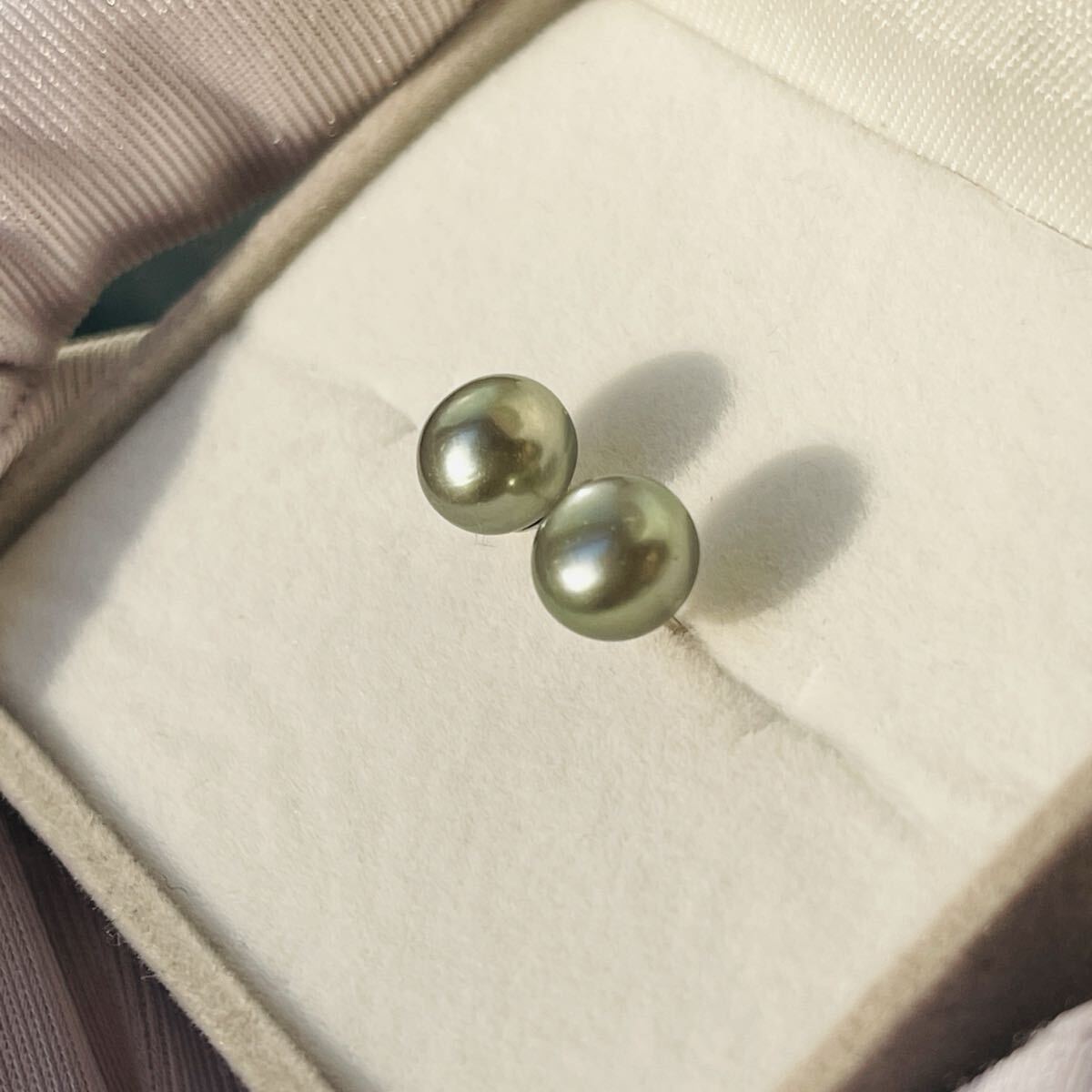 本真珠ピアス 黒真珠 天然池蝶パール 8mm 直結 照り良く 発色抜群 グリーン シルバー s925 大粒 刻印あり パールピアス_画像9