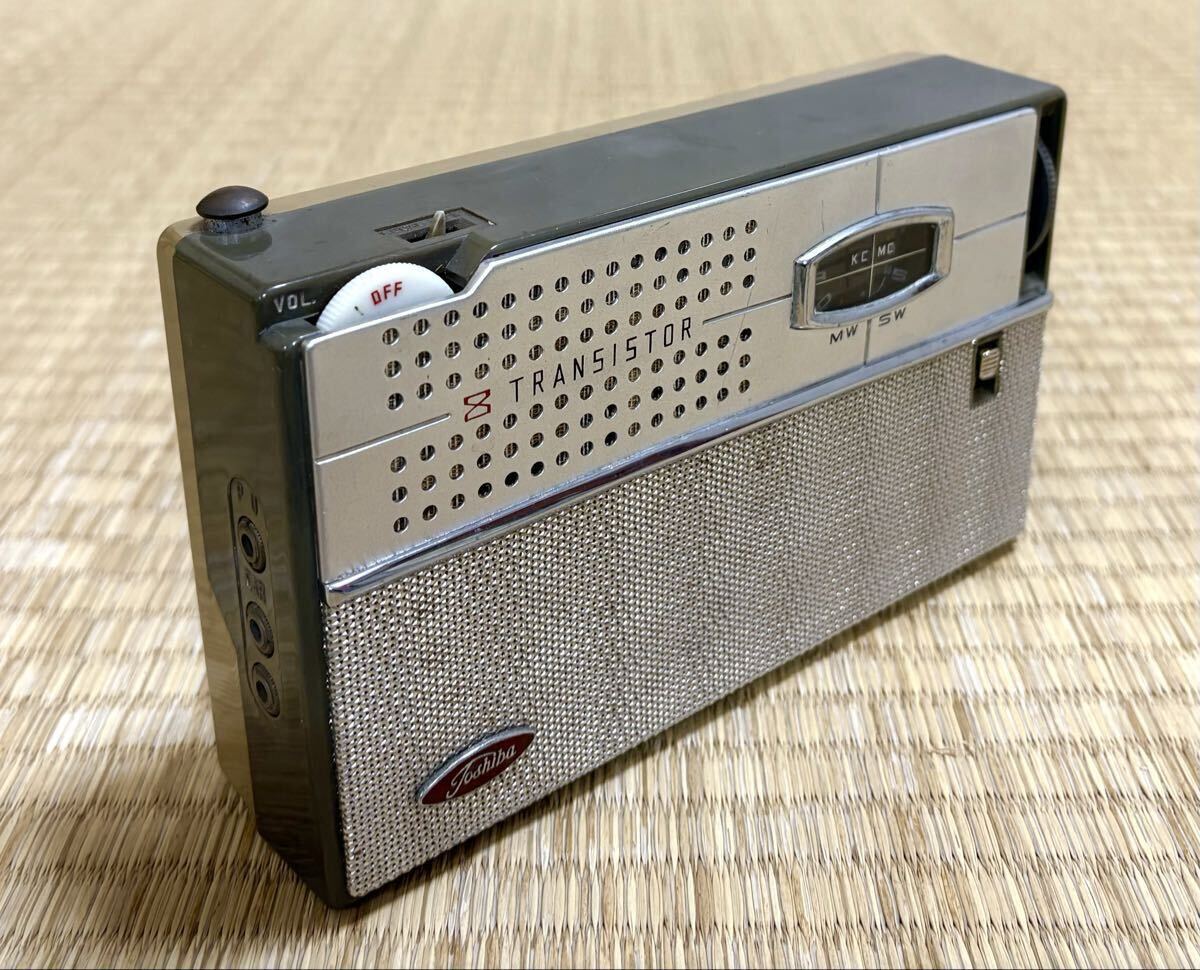  Vintage [1960 год производства / Toshiba портативный 8 камень транзистор MW*SW2 частота радио 8TM-373S] с некоторыми замечаниями Junk товар Showa роман Showa Retro 