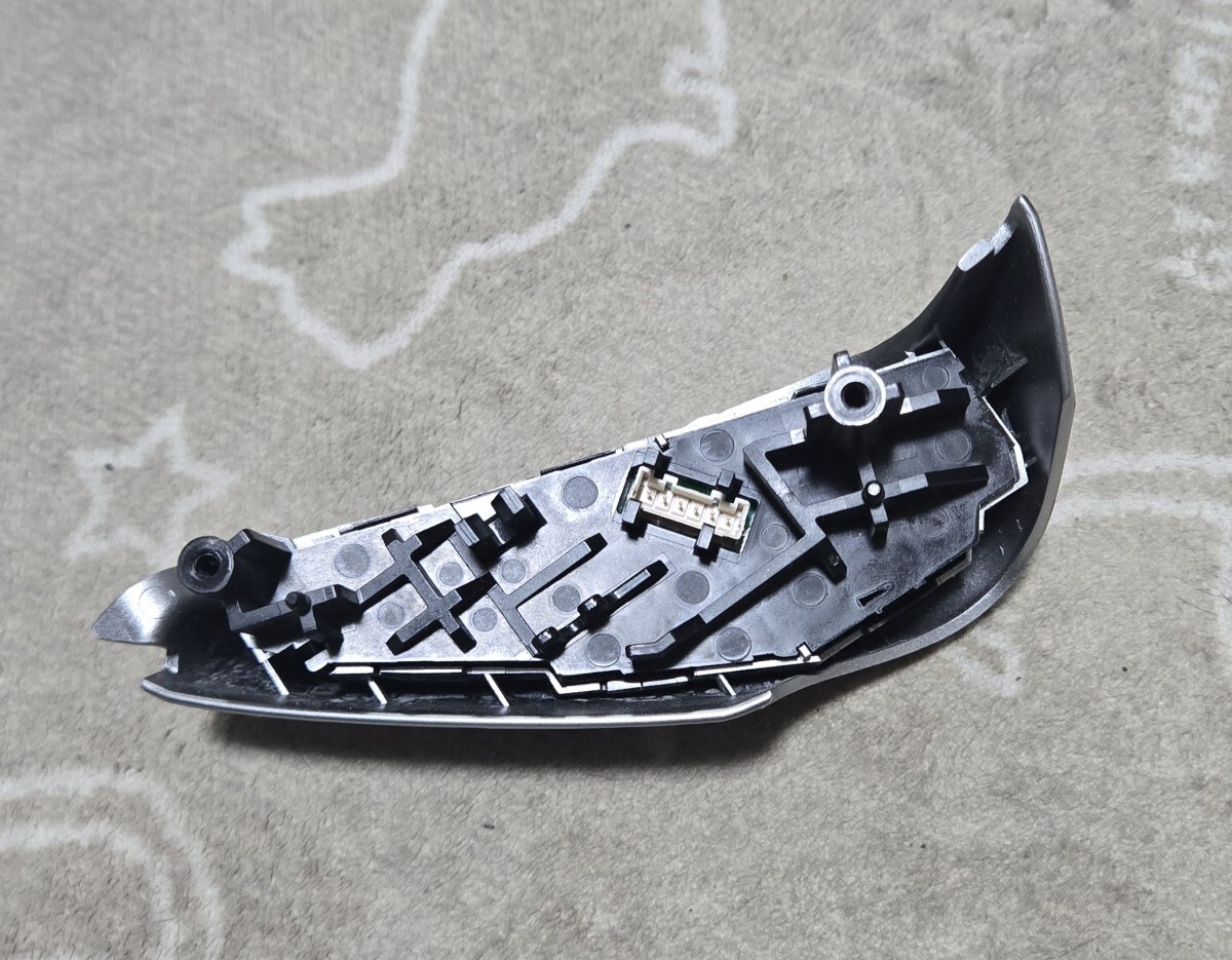 C26 セレナ オーディオ ステアリングスイッチ_画像4