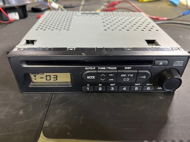 【通電動作OK】ダイハツ純正 カーオーディオ ハイゼット S321V/S331V 86180-B5010 CD-R対応　AM　FM_画像2