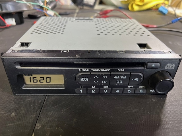 【通電動作OK】ダイハツ純正 カーオーディオ ハイゼット S321V/S331V 86180-B5010 CD-R対応　AM　FM_画像4