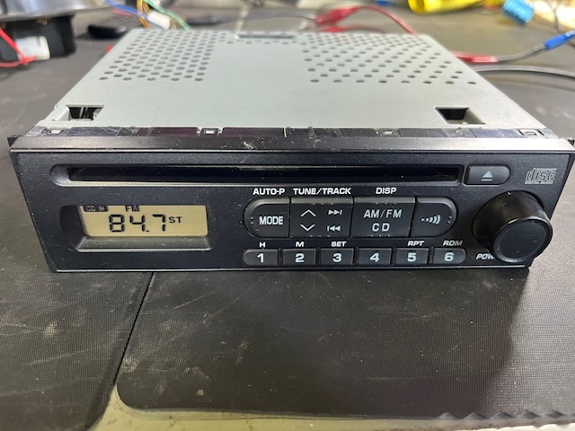 【通電動作OK】ダイハツ純正 カーオーディオ ハイゼット S321V/S331V 86180-B5010 CD-R対応　AM　FM_画像3