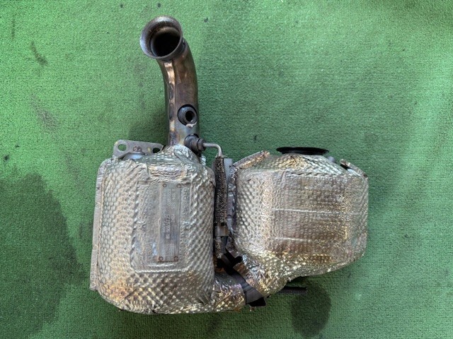 BMW MINI ミニ クロスオーバー XD20F 触媒 N47C20A_画像1