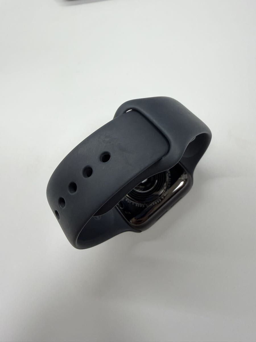 Apple Watch SE 40mm GPS модель первый поколение A2351