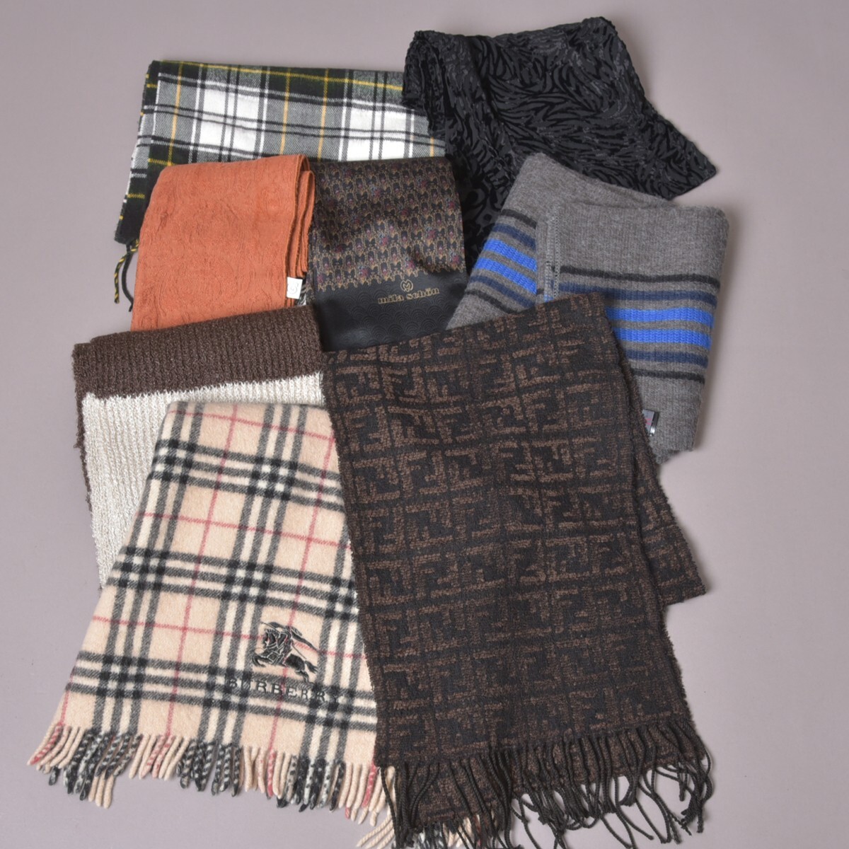 まとめ売り 高級ブランド ストール ひざ掛け マフラー 56点 BURBERRY/FENDI/ChristianDior/CELINE 他 ブランケット #140※1106-51/■d.c_画像3