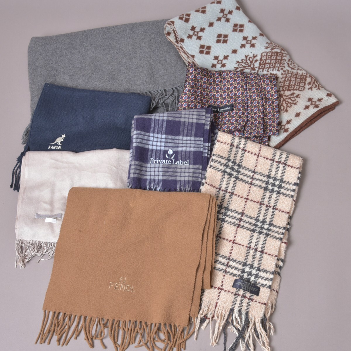 まとめ売り 高級ブランド ストール ひざ掛け マフラー 56点 BURBERRY/FENDI/ChristianDior/CELINE 他 ブランケット #140※1106-51/■d.c_画像4