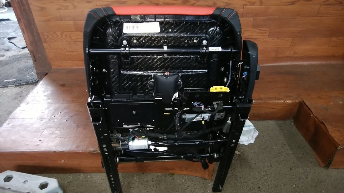 U#255 メルセデスAMG GT S CBA-190378 C190 2015年 純正運転席電動レザーシート 左ハンドル セミバケット? 流用可? 赤/黒 個人宅宛不可_画像8