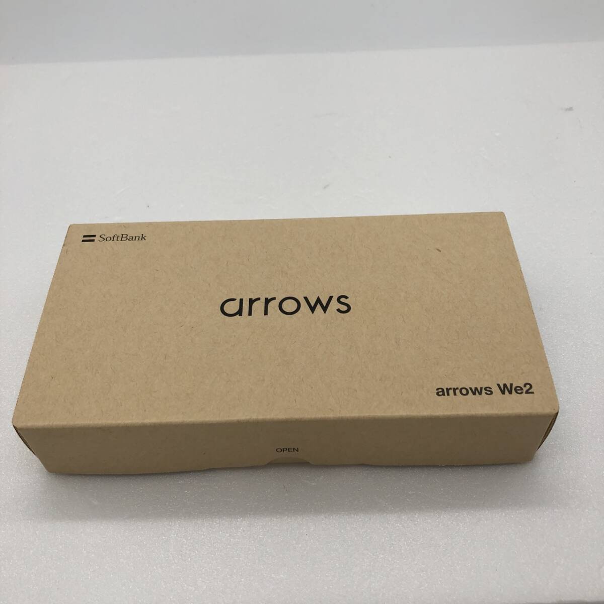 sk9517 【新品未使用】　arrows We2　ライトオレンジ　FCG02　FNSAB3　SIMフリー　ネットワーク利用制限〇　箱付き_画像1