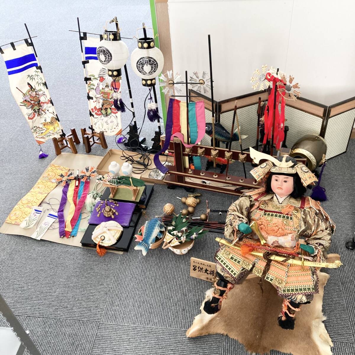 tk2348　【3個口】金小札朱縅之大鎧 子供大将飾 紫峰作 端午の節句 五月人形 飾りセット_画像1