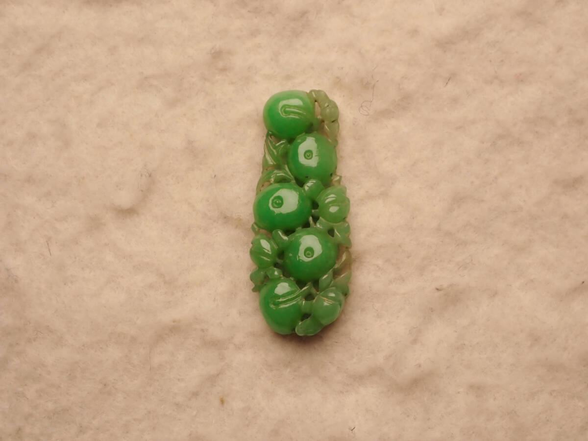 1●本翡翠(含侵なし) 彫り物 16.933ct ソーティング付_画像2