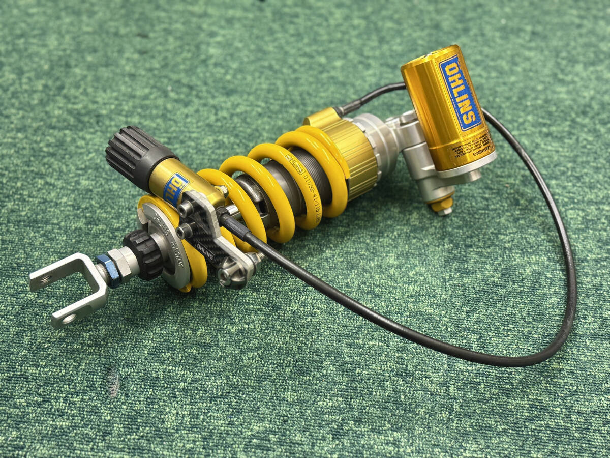 【美品】GSX1300R Hayabusa 隼 ハヤブサ 99-07 GW71A OHLINS（オーリンズ) SU406 ＋アジャスターダイヤル用 カーボンステー付き_画像1