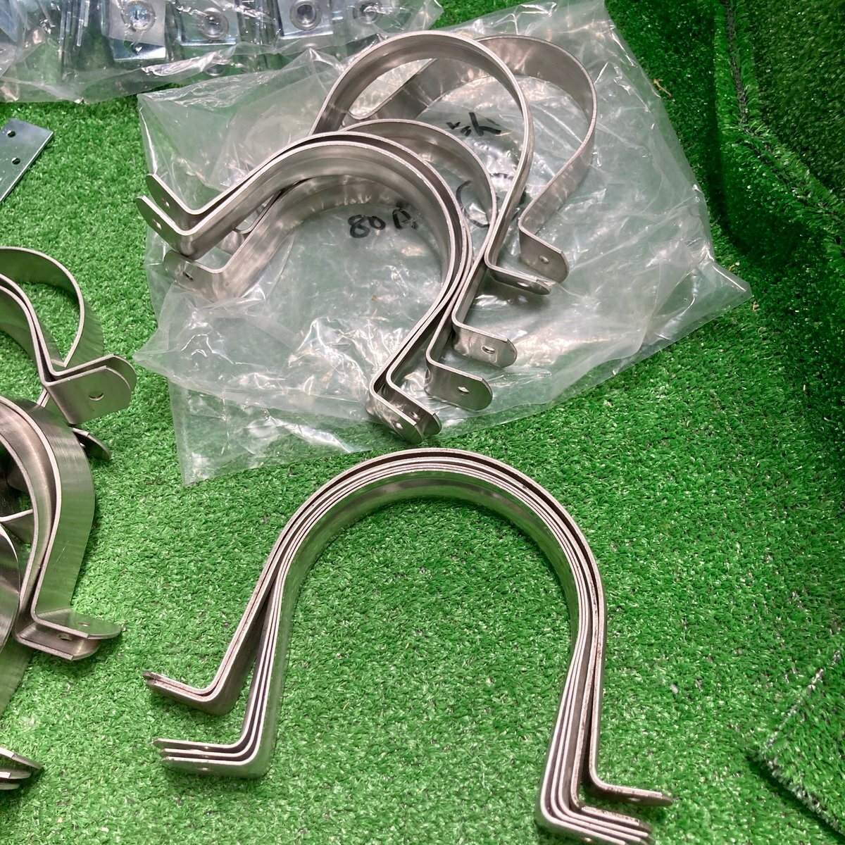 浜睦c562 ☆大量出品 アカギ 他 ステン含む 厚口サドルバンド(φ50/φ65/φ80/φ100)/ネジ込T足/ナット付き吊り足/羽子板ボルト_画像4