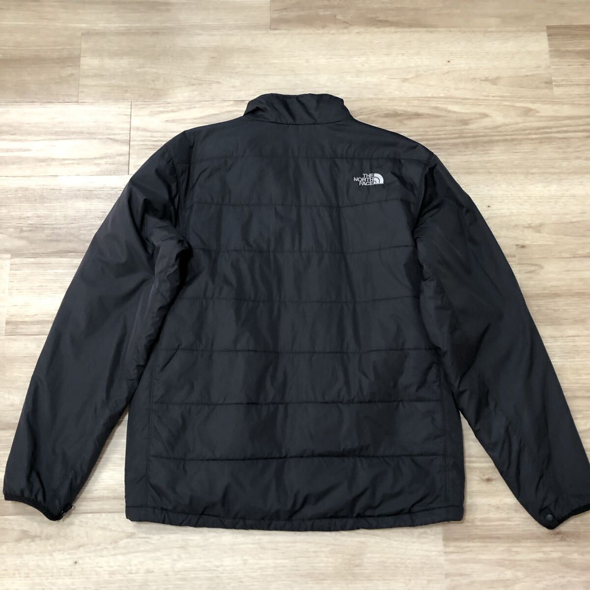 【送料無料】THE NORTH FACEナイロン製ジップアップ中綿ジャケット黒　メンズLサイズ　ザノースフェイスアウトドアダウンブルゾン_画像8