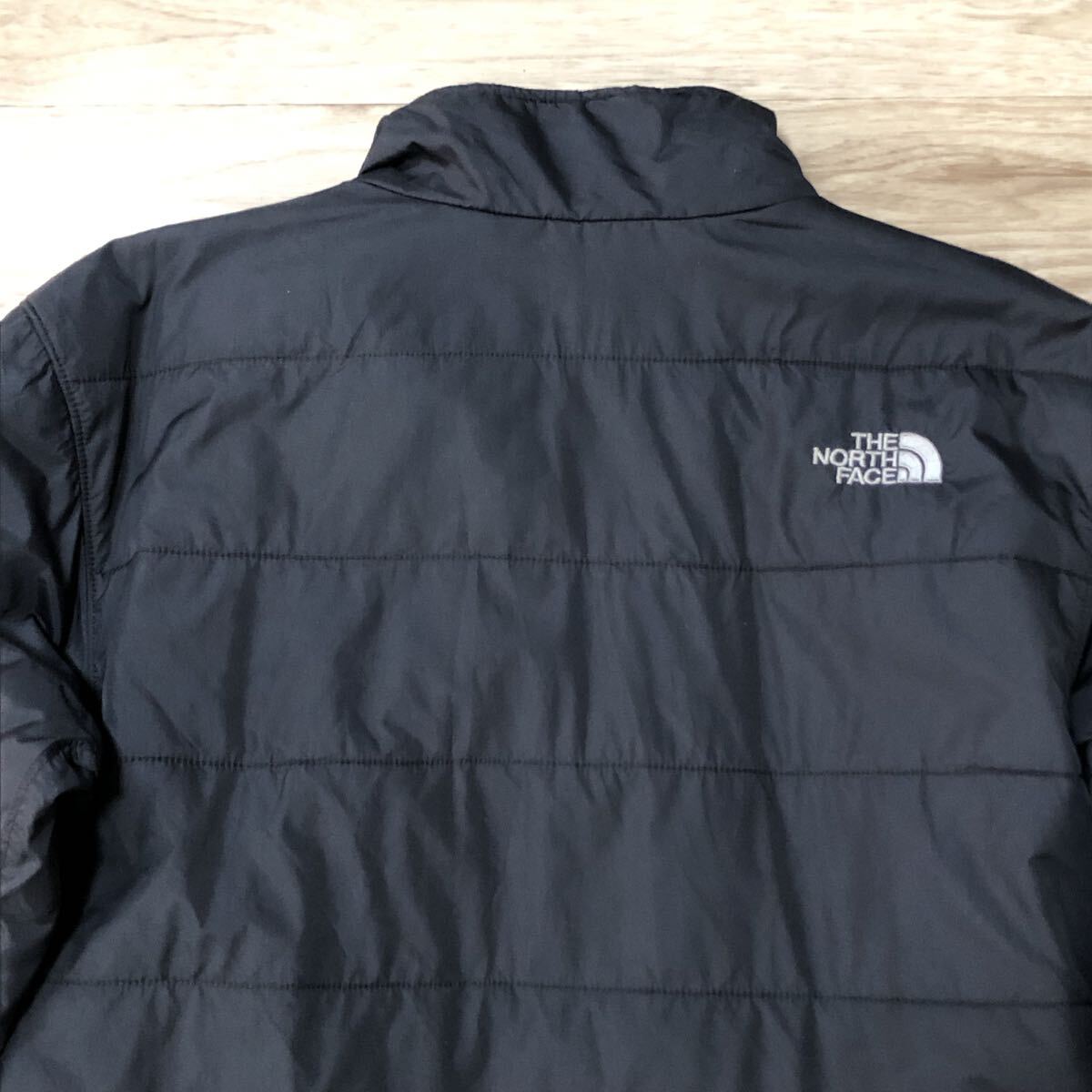 【送料無料】THE NORTH FACEナイロン製ジップアップ中綿ジャケット黒　メンズLサイズ　ザノースフェイスアウトドアダウンブルゾン_画像9