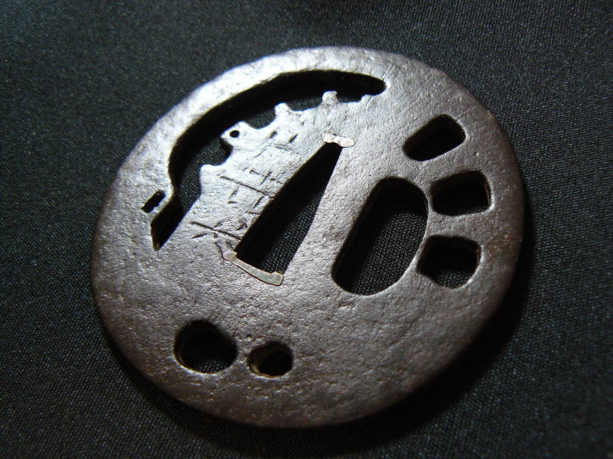 名品　鐔鍔つば　『山吉兵』　在銘　尾張国清洲の住人で初代、二代と織田家に仕え、法安と並ぶ尾張の代表的鍔工 安土桃山時代 武具 刀装具_画像1