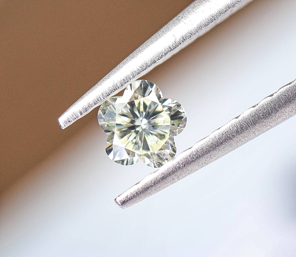 【100円～】VS2！0.417ｃｔ 天然ダイヤ VERY LIGHT YELLOW（ナチュラルカラー）X_画像3